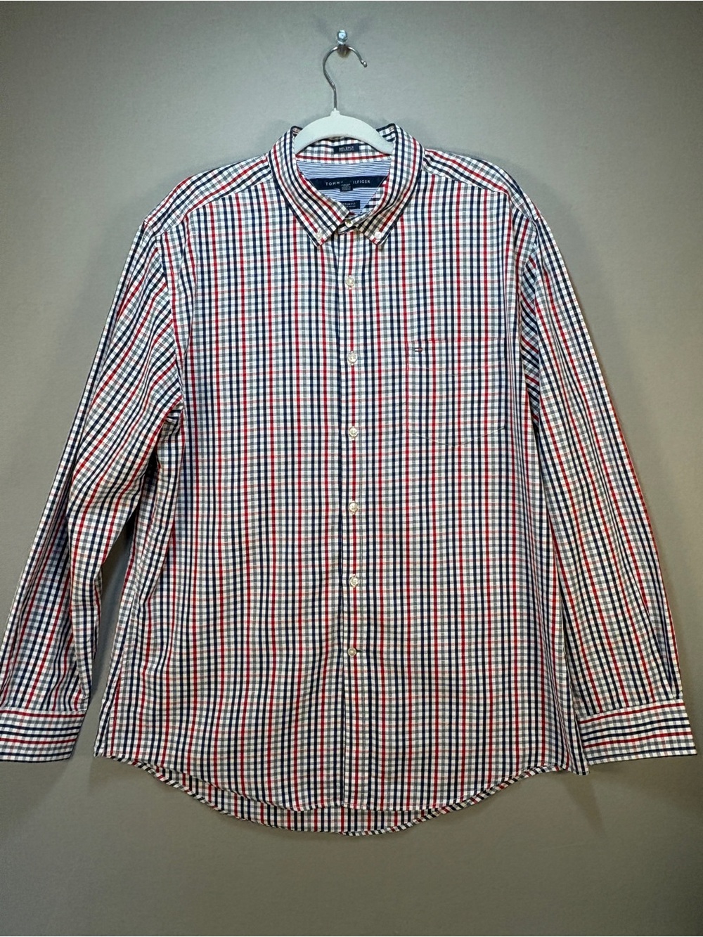 Tommy Hilfiger Custom Fit Plaid Button Up Mens XL, red, white and blue.